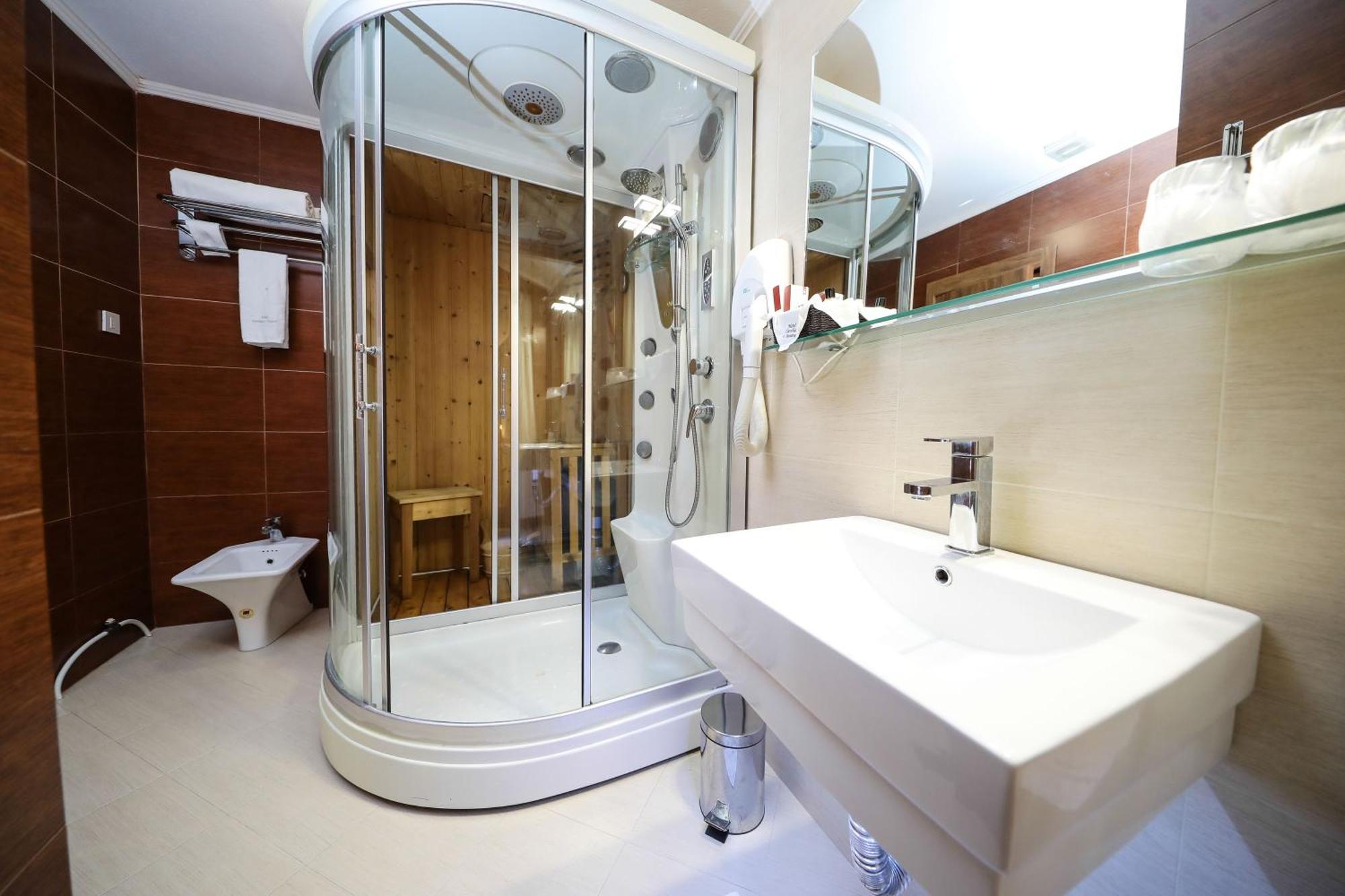 Hotel Carshia E Jupave Gjakova Bagian luar foto