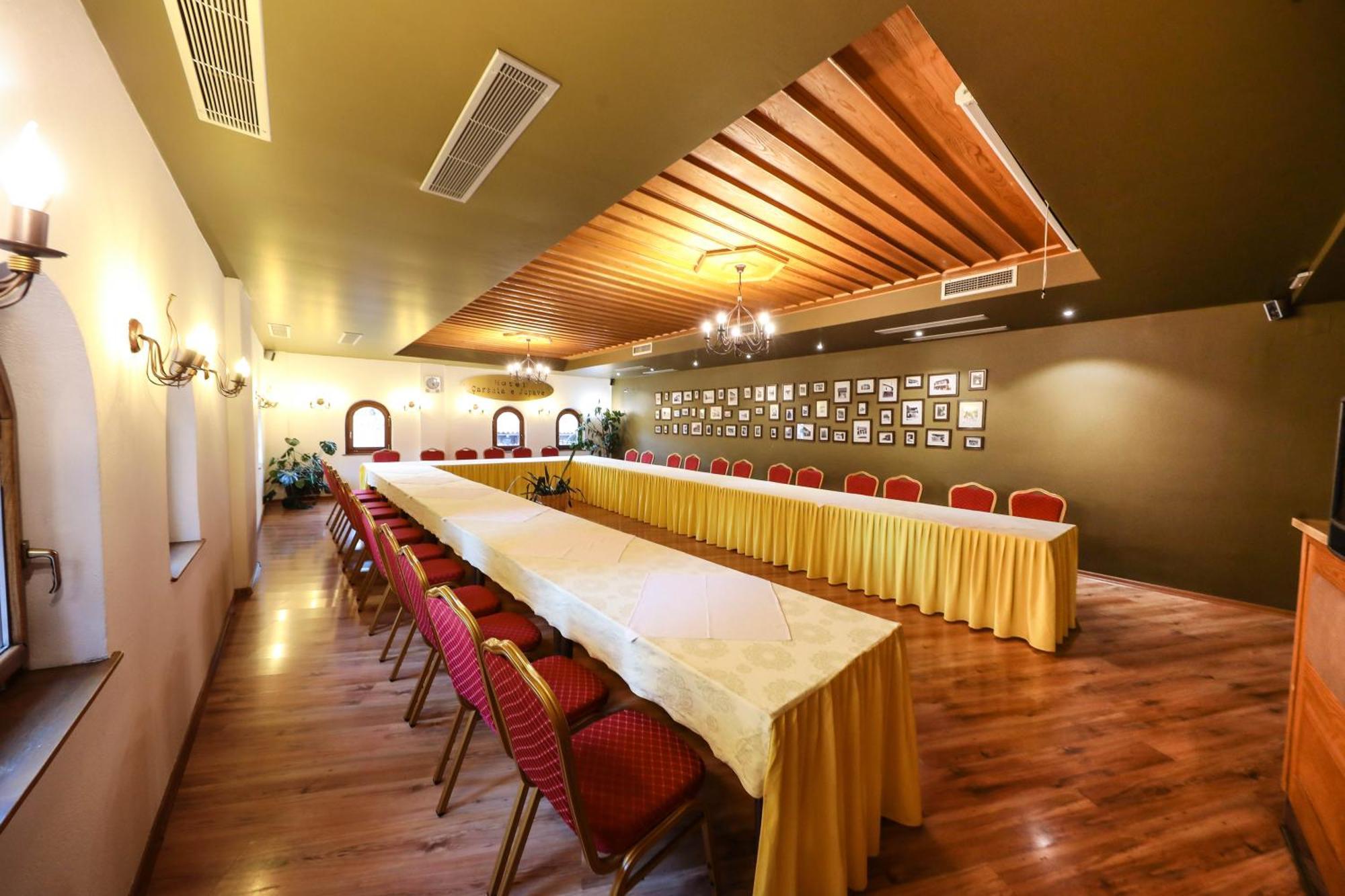 Hotel Carshia E Jupave Gjakova Bagian luar foto