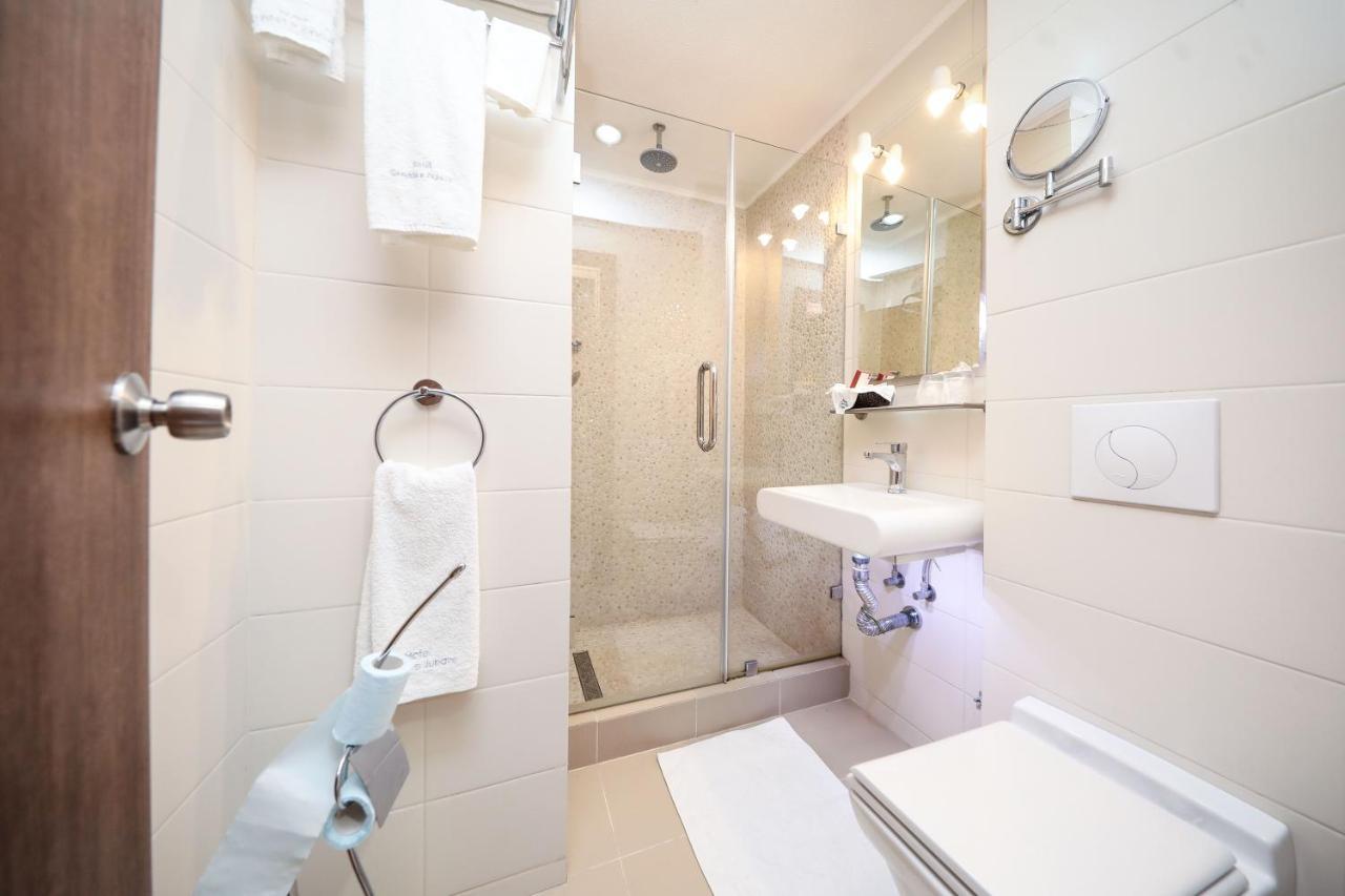 Hotel Carshia E Jupave Gjakova Bagian luar foto